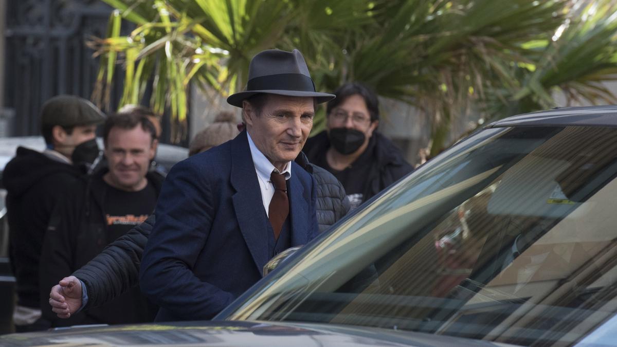 Una imagen de Liam Neeson rodando Marlowe en Manresa.