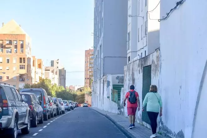 Desperfectos en los edificios y suciedad en el barrio de La Feria