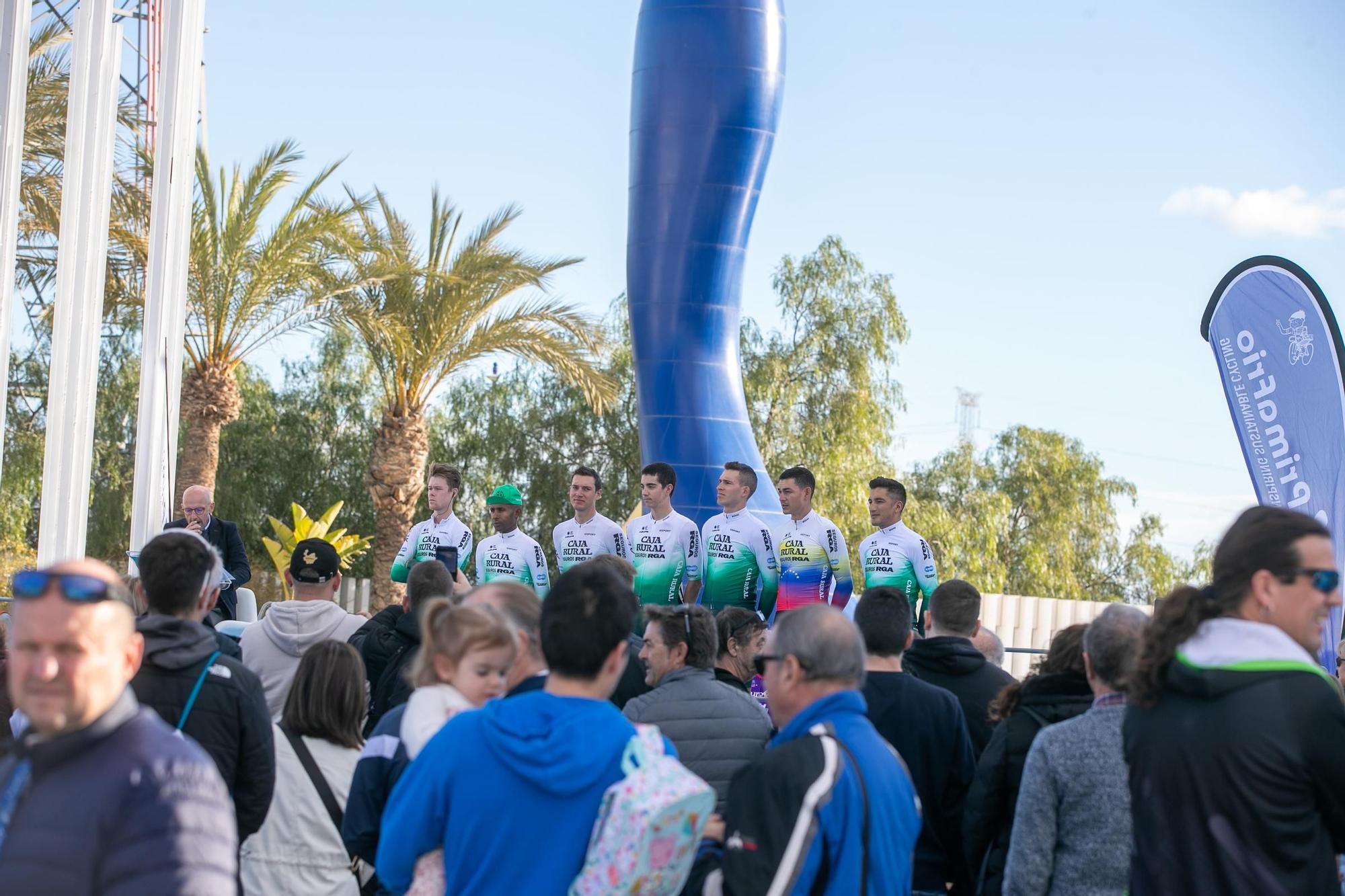 FOTOS: Así ha sido la salida de la Vuelta Ciclista a la Región de Murcia