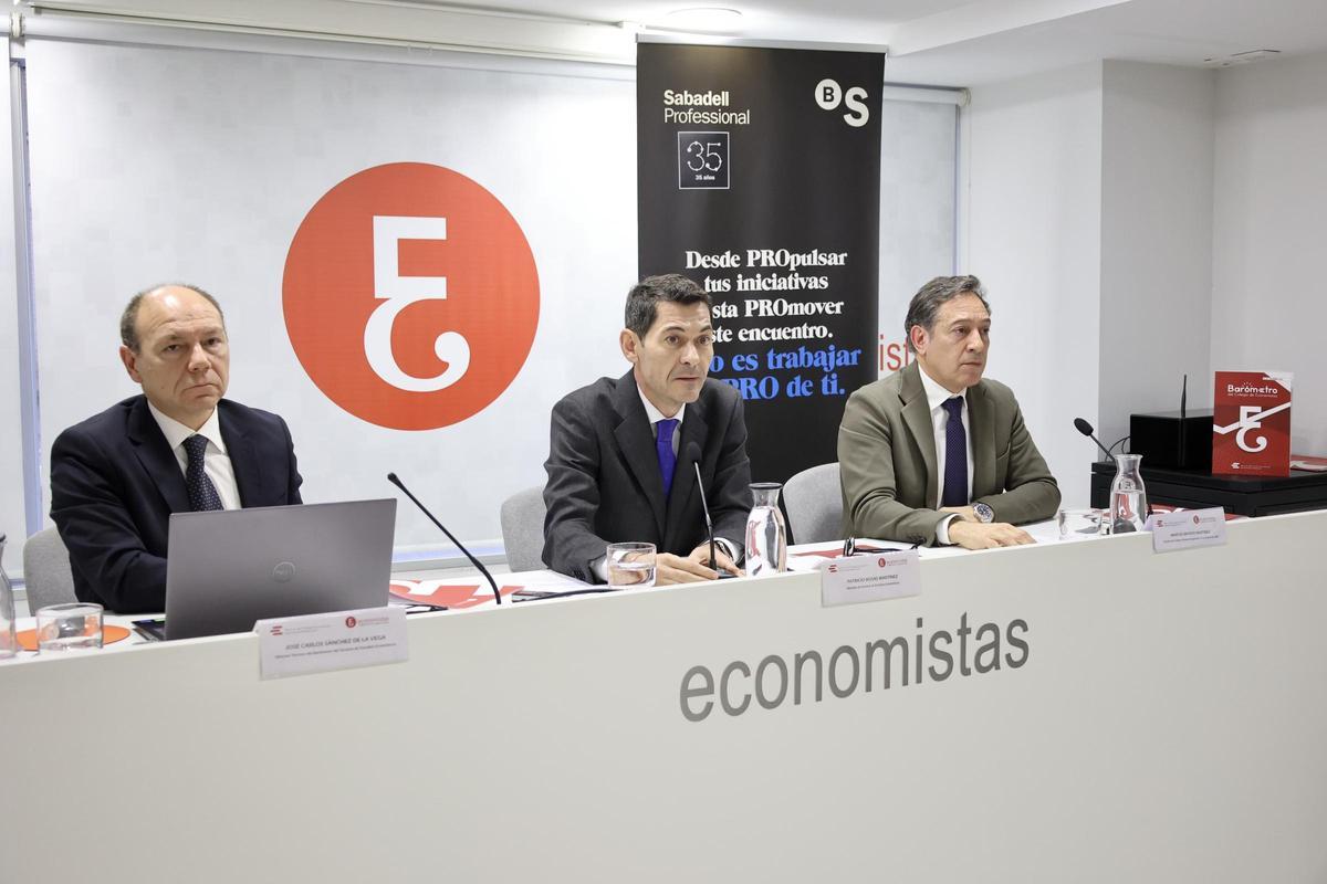 José Carlos Sánchez, Patricio Rosas y Marcos Mateos, este miércoles durante la presentación del Barómetro.