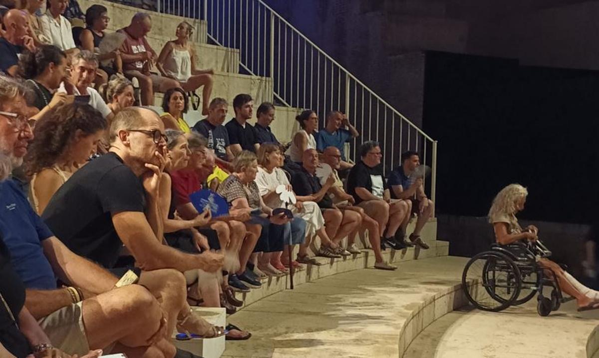 Las "palomas por la paz" llegan a la principal cita cultural del verano en Sagunt