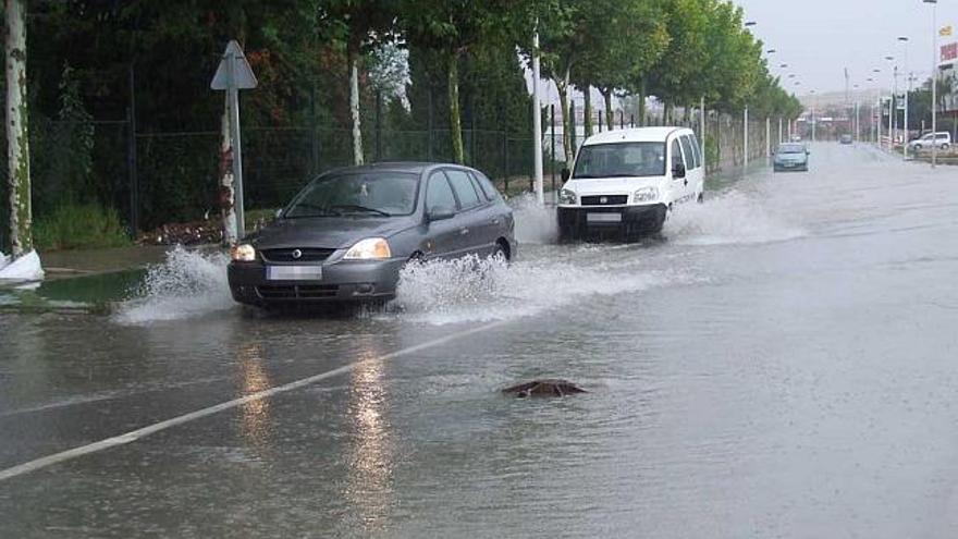 La avenida de Delfina Viudes es un punto &quot;negro&quot; para el tráfico cuando llueve.