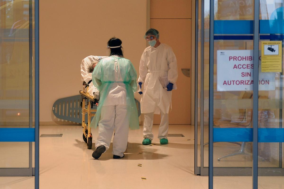 La gripe A tensiona las urgencias hospitalarias, un 35% más de pacientes que hace un año