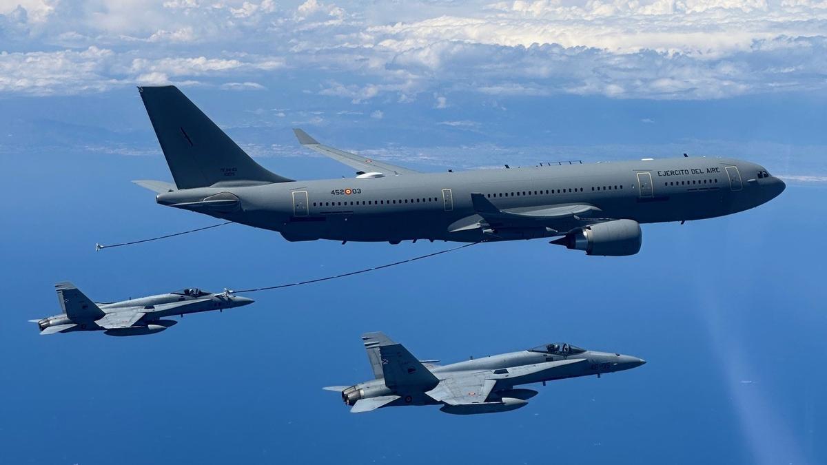 Primer repostaje de los F-18 de la Base Aérea de Gando con el nuevo A330 MRTT