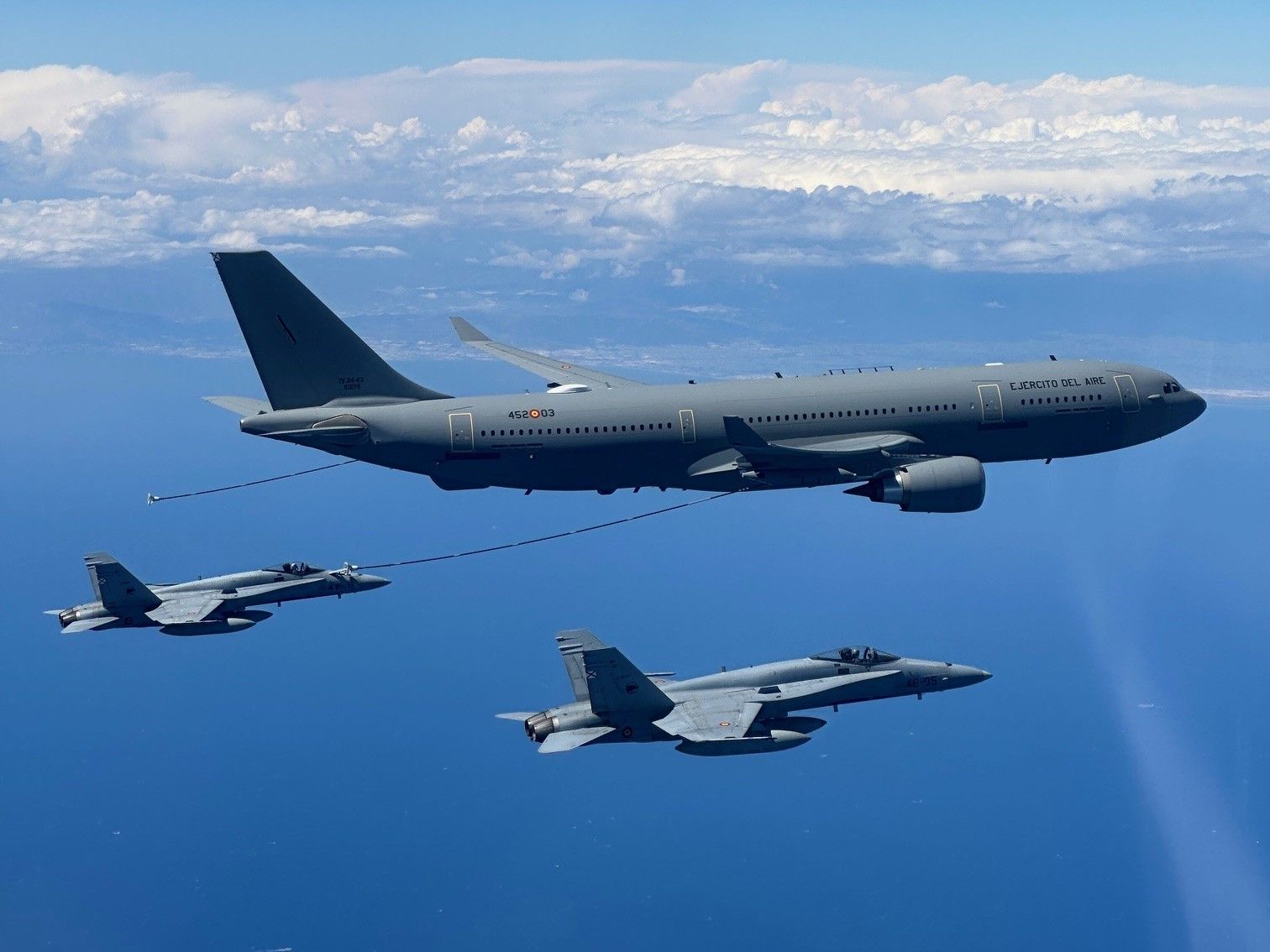 Primer repostaje de los F-18 de la Base Aérea de Gando con el nuevo A330 MRTT