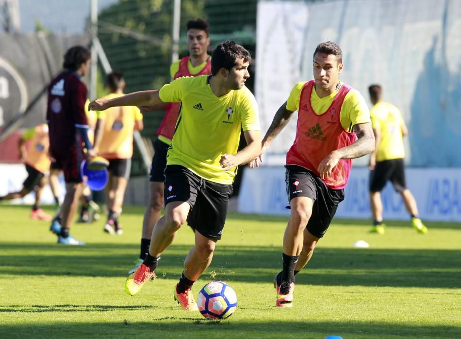 El Celta entrena en A Madroa // M.Canosa