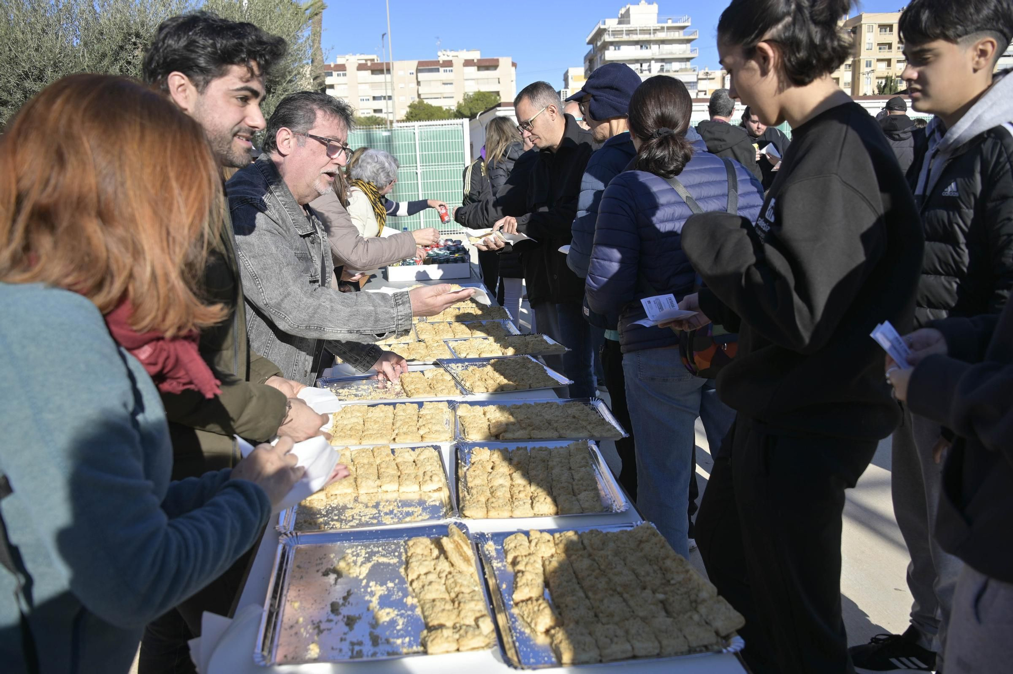 Partido de futbol benefico populares informadores