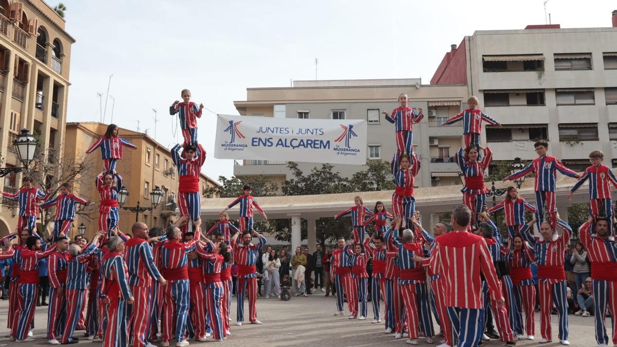 La Muixeranga durante su actuación en Paiporta