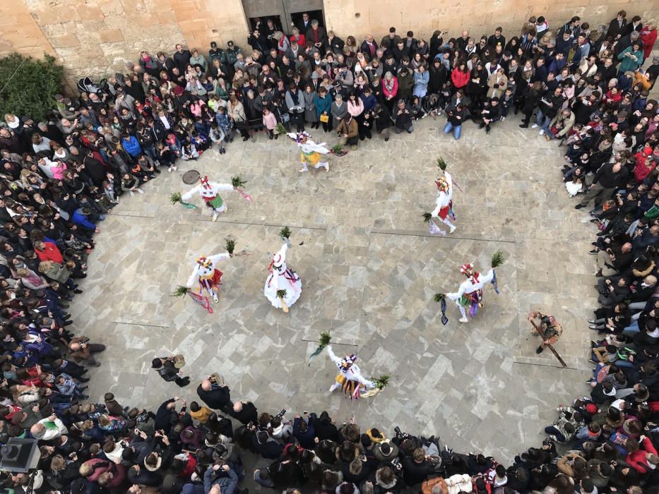 Los Cossiers de Algaida honran al patrón Sant Honorat