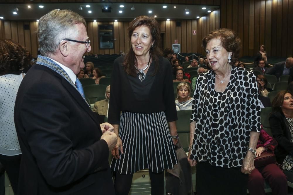 Homaneja a Barthe Aza en el Colegio de Médicos