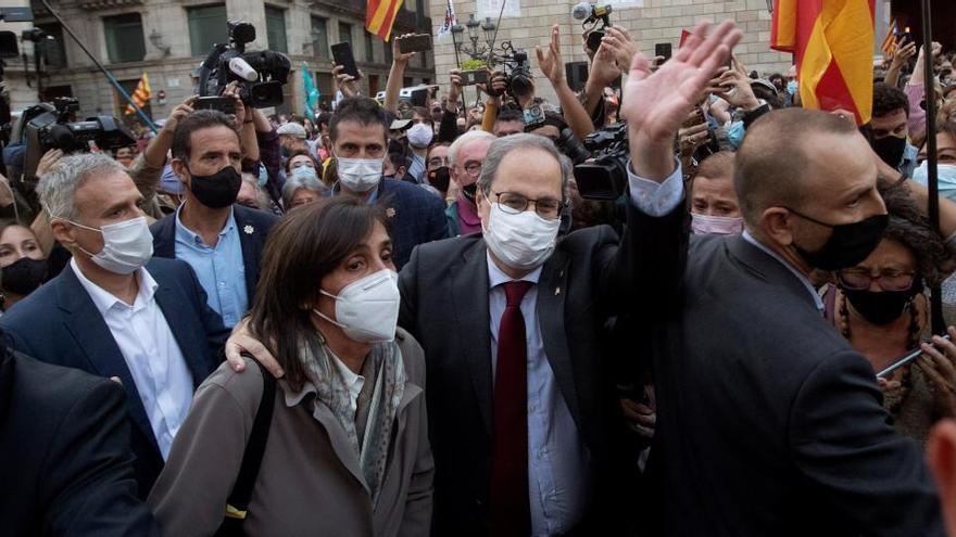 Quim Torra s&#039;acomiada de la Generalitat davant els centenars de persones que ahir van manifestar-se a la plaça Sant Jaume |