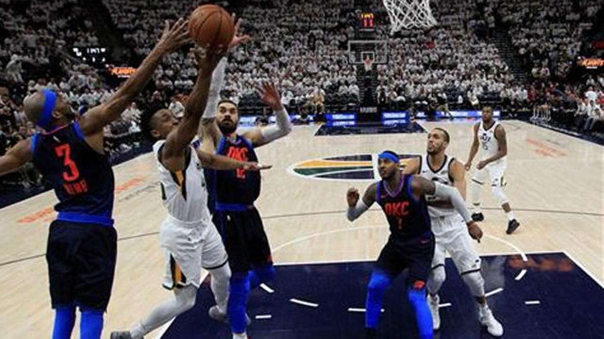 NBA VIDEO | La brillante asistencia de Donovan Mitchell para el mate de Rudy