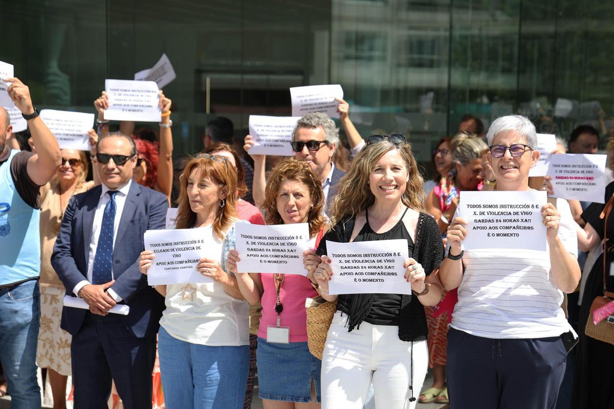 Una de las manifestaciones convocadas ante la Ciudad de la Justicia contra la eliminación de Instrucción 8.