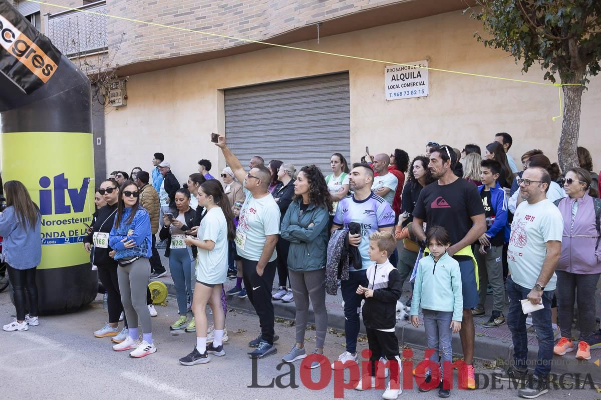 Carrera '10K Assota por ti' en Caravaca (salida y giro primera vuelta)