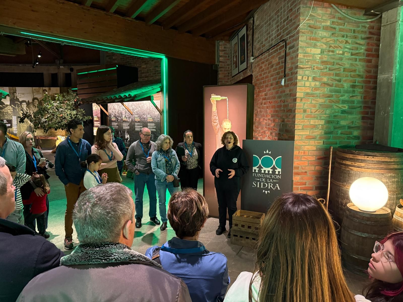 La Semana de la Floración del Manzano concluye con una visita al 'Sancta Sanctorum' de la cultura sidrera asturiana