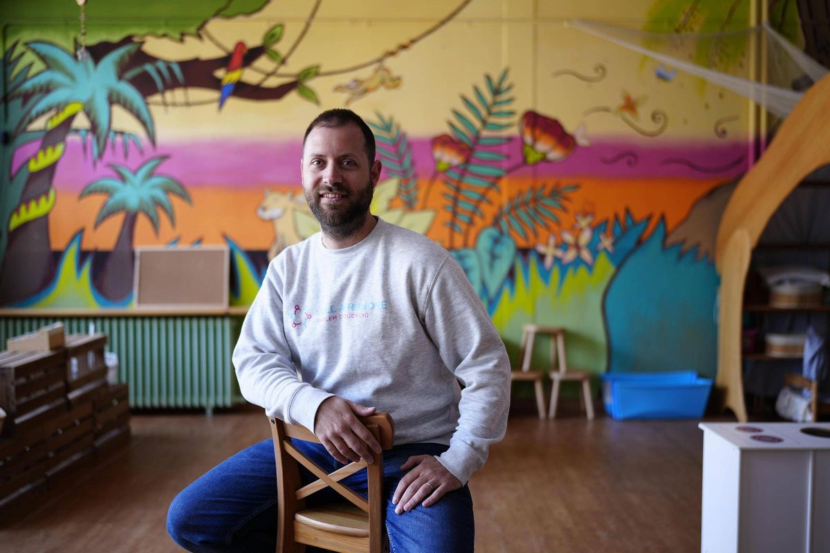 Manel Vidal, maestro de la Escola Àgora de Nou Barris, en Barcelona.