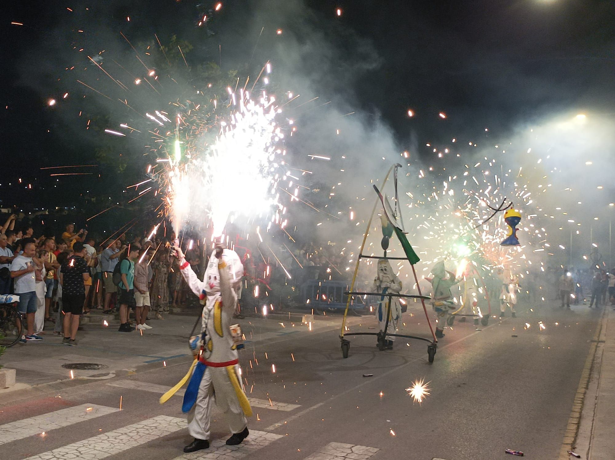 Fuego y música de Xarxa Teatro para estrenar el verano en Peñíscola