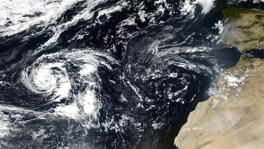 Imagen del huracán &#039;Ophelia&#039; sobre el Atlántico // NASA