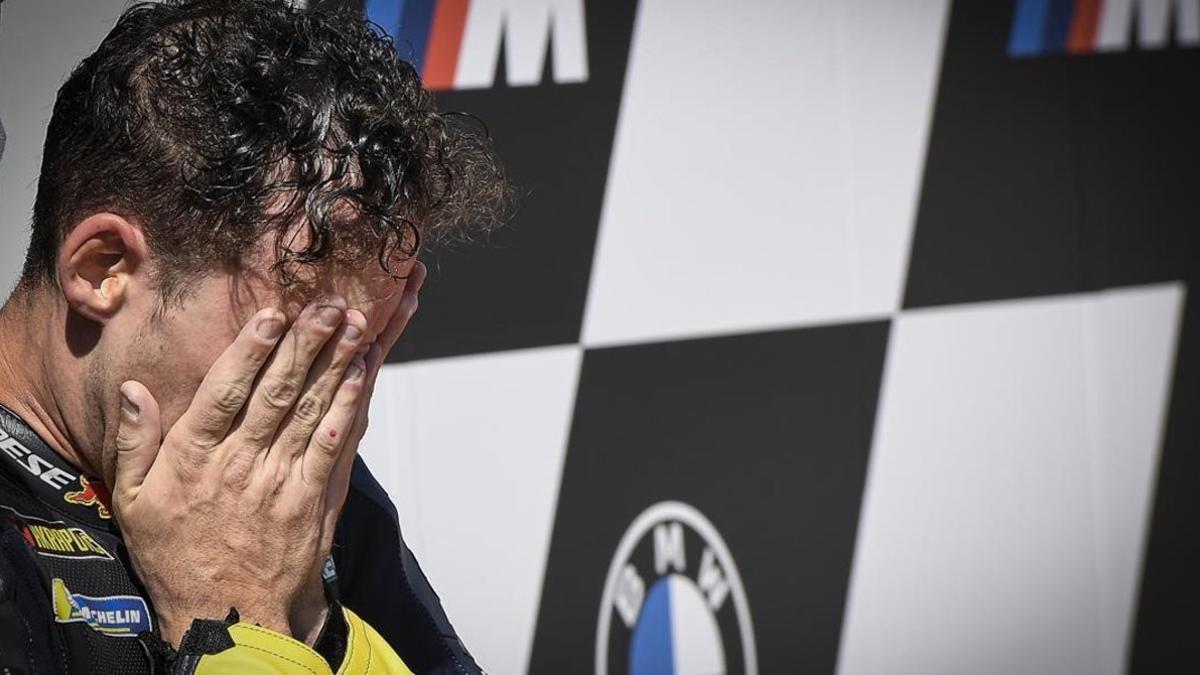 El piloto catalán Pol Espargaró (KTM) celebró, hoy, así la primera 'pole' de su vida en MotoGP.