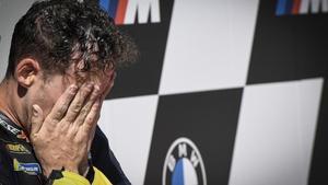 El piloto catalán Pol Espargaró (KTM) celebró, hoy, así la primera ’pole’ de su vida en MotoGP.