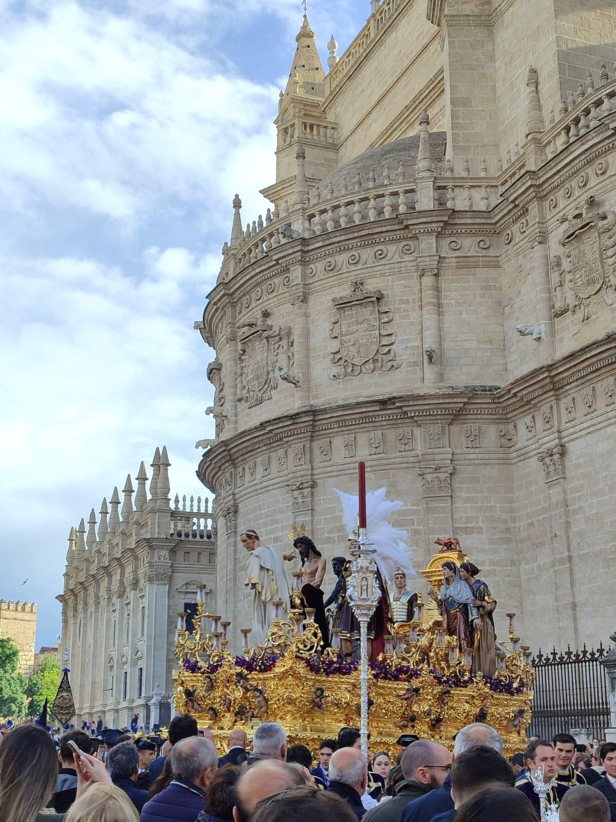 San Benito saliendo de la Catedral de Sevilla.