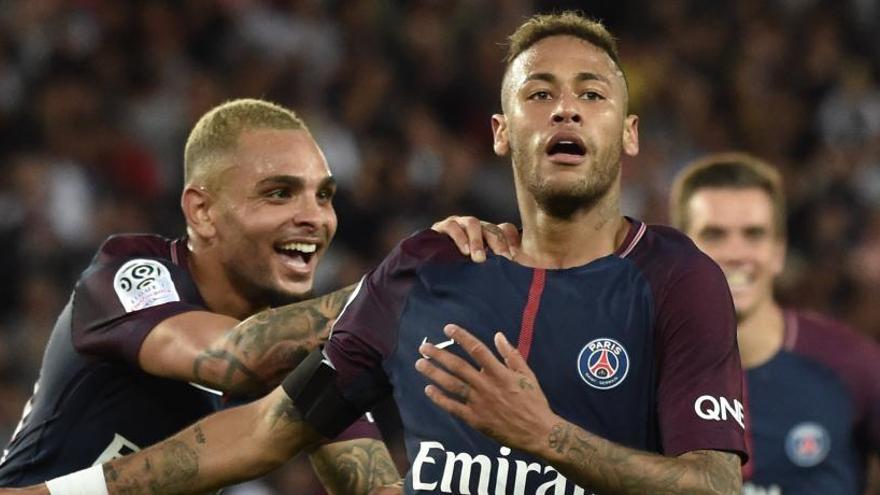 Neymar celebra un gol con el PSG.