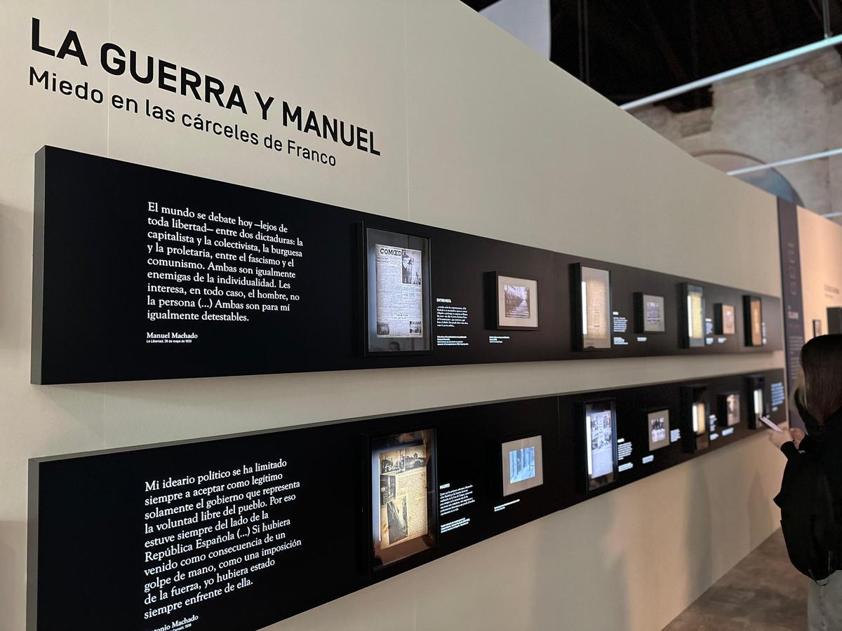 Interior de la sala de Artillería donde está la exposición de los hermanos Machado.