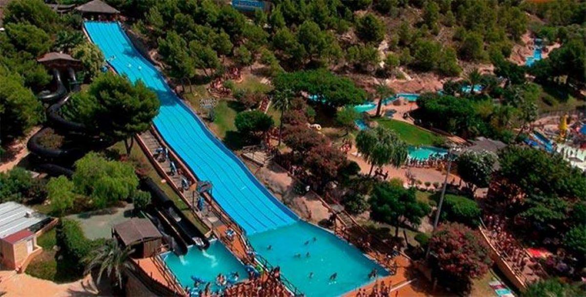 Una panorámica de parte del parque Aqualandia en Benidorm.