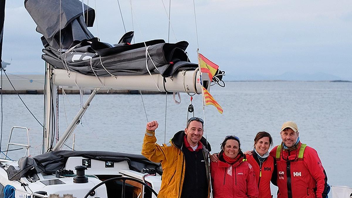 La tripulación de Ingrid Banús vencedora en Formentera.