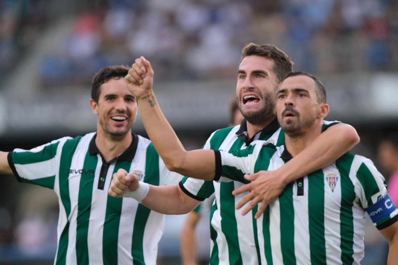 Estreno en la liga con un festival goleador y es líder ante el Xerez Deportivo.