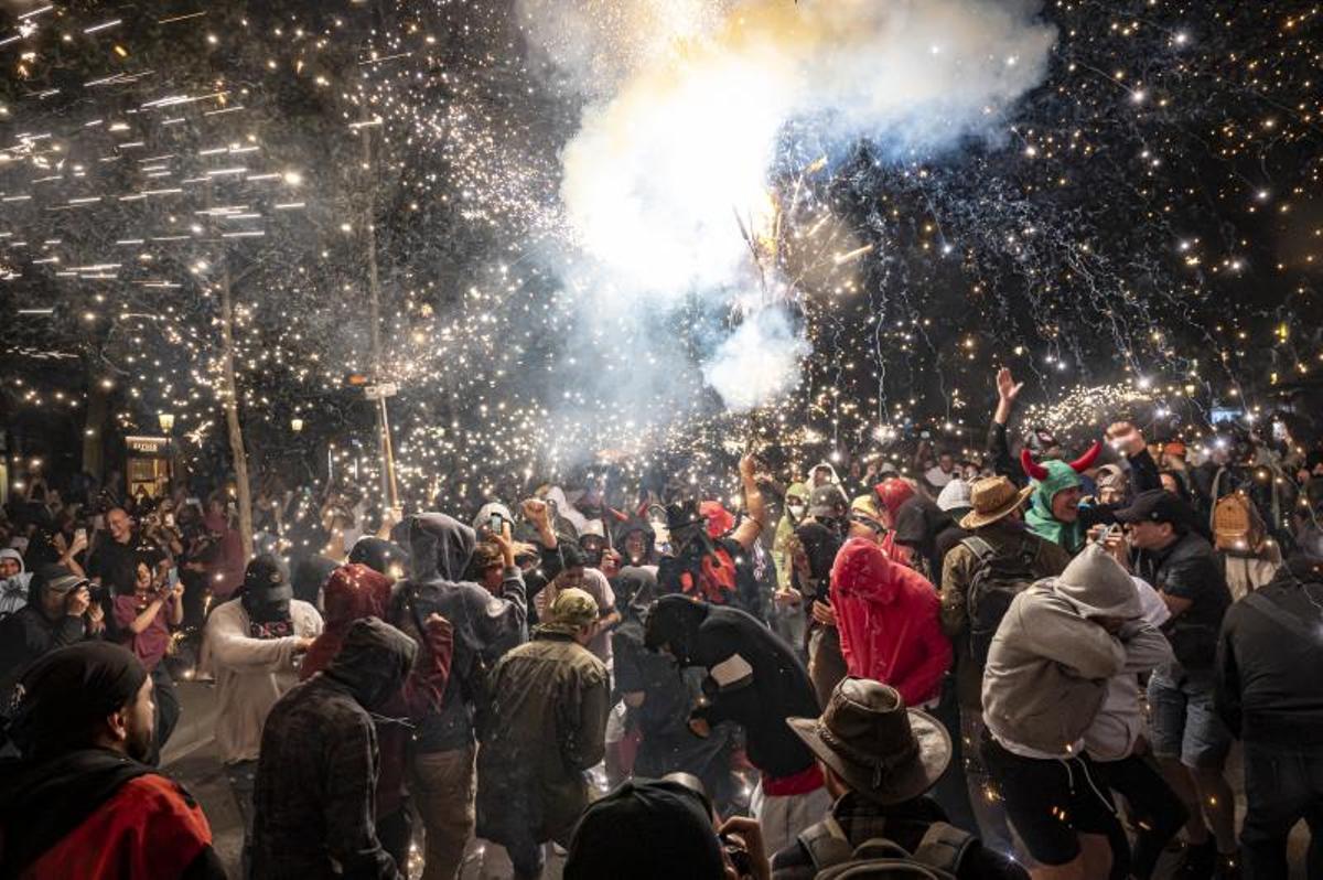 Buscate en las fotos del Correfoc de la Mercè 2023