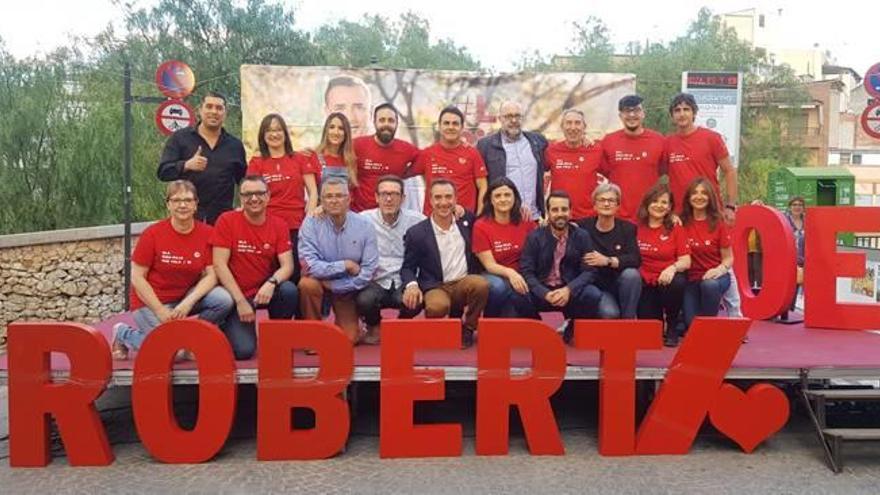 La presentación de la candidatura del PSOE contó con el secretario de organización José Muñoz.