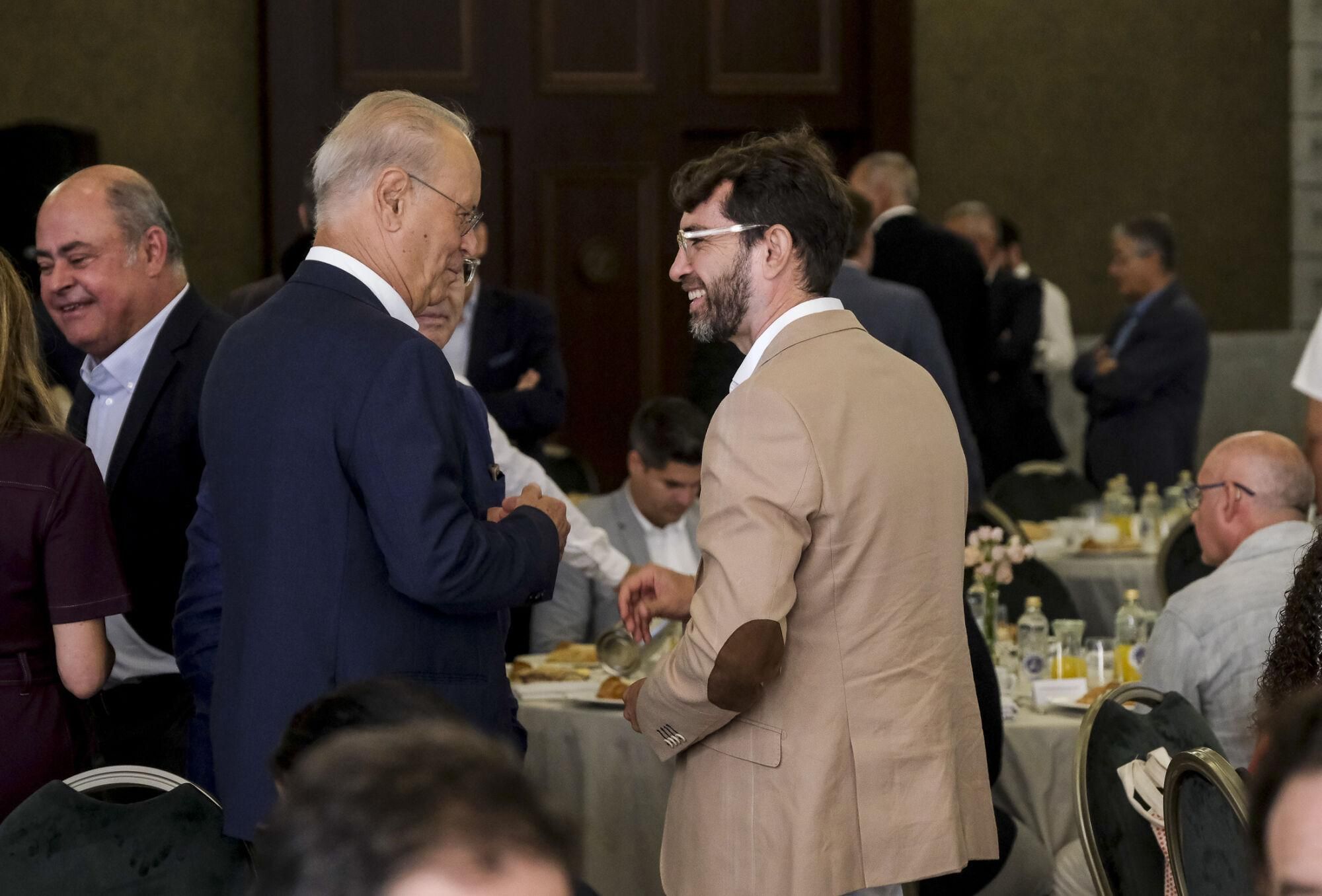 Encuentro informativo con Ángel Víctor Torres, ministro de Política Territorial y Memoria Democrática de España 