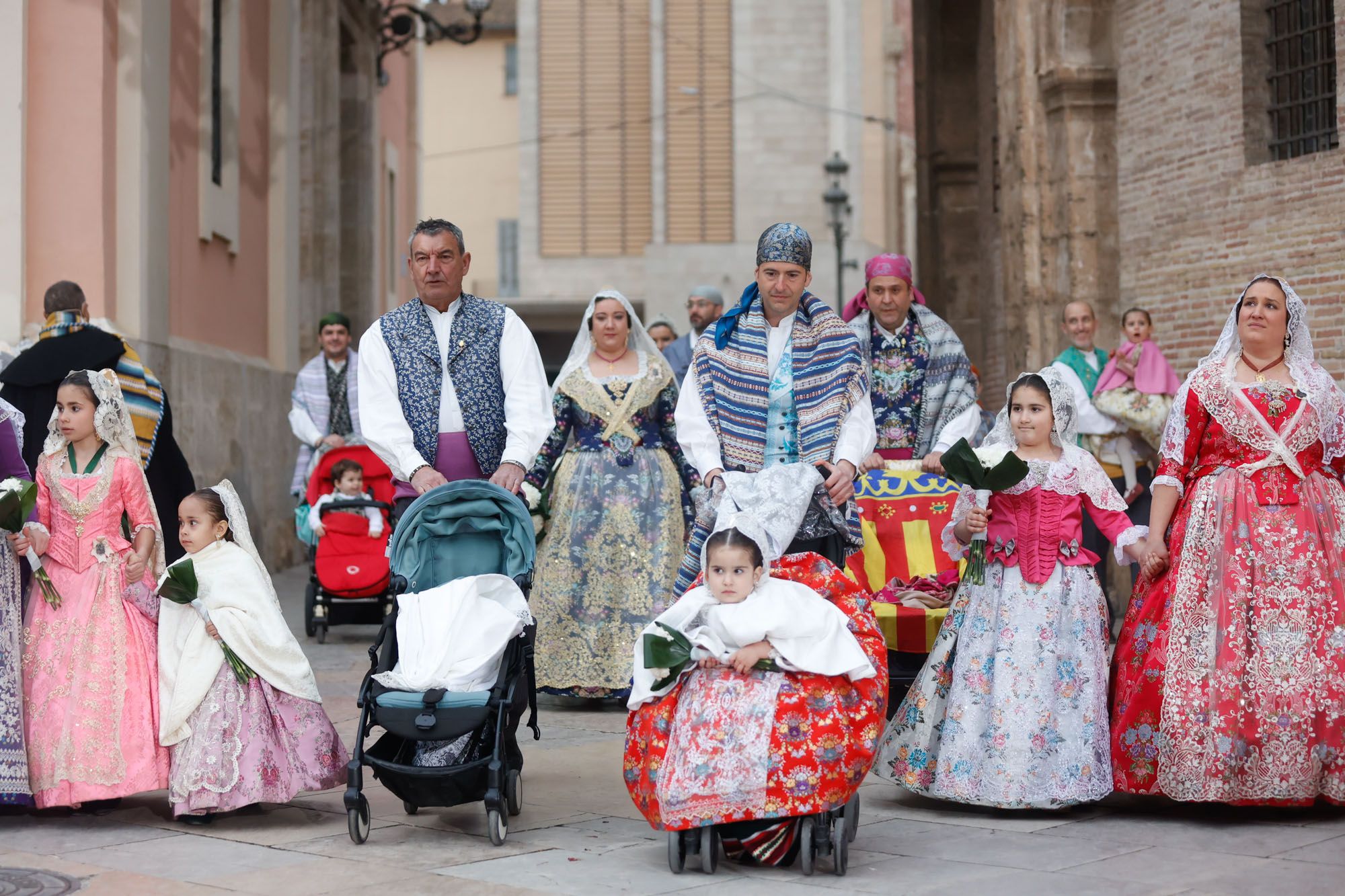Todas las fotos de la Ofrenda del 17 de marzo por la calle de la Paz de 18:00 a 19:00 horas