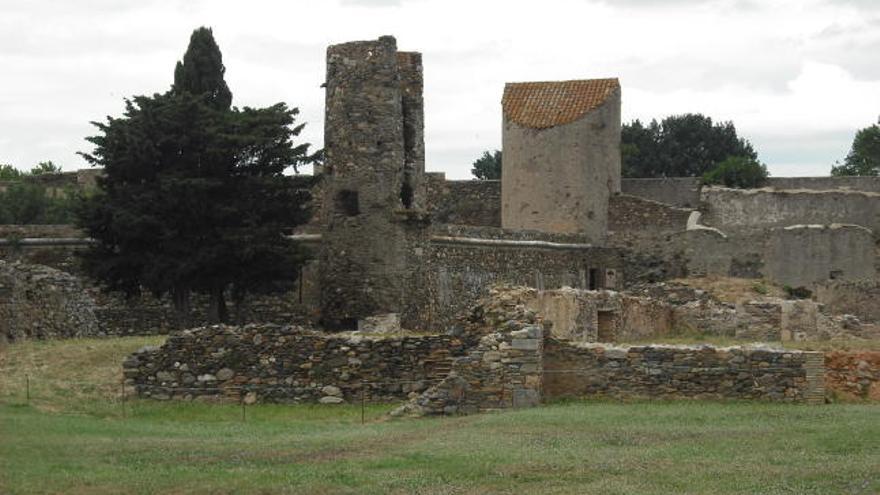 Edificis de la Ciutadella de Roses.