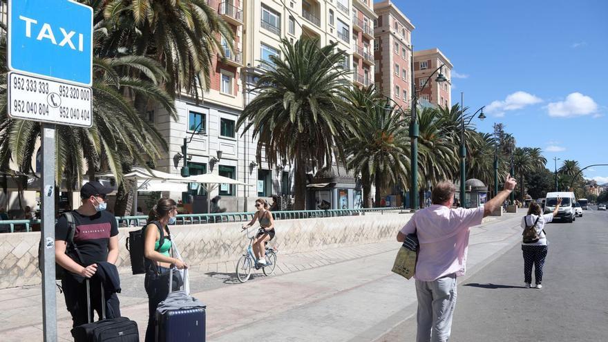 La pugna entre taxistas y VTC se agrava con paros parciales en Málaga