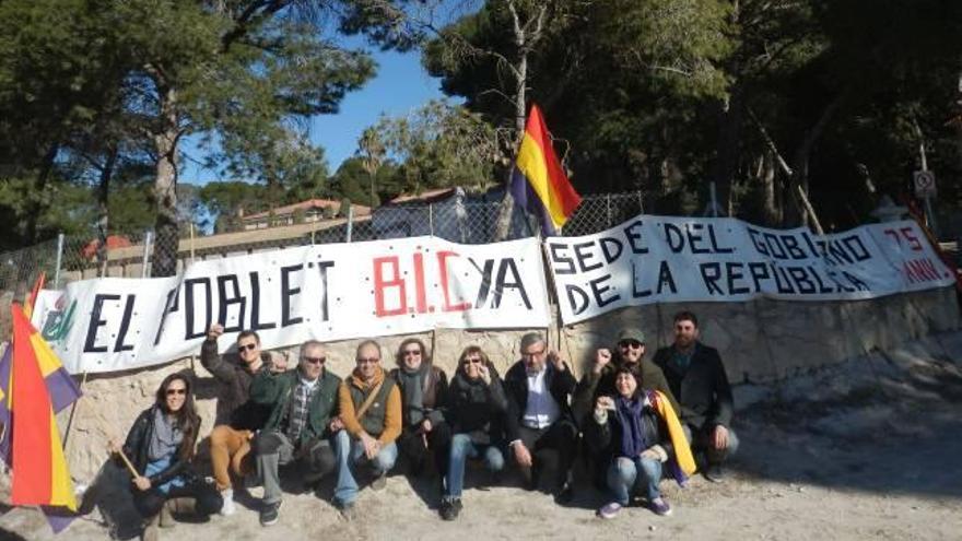 Militantes y concejales de EU de Elda y Petrer ayer en El Poblet.