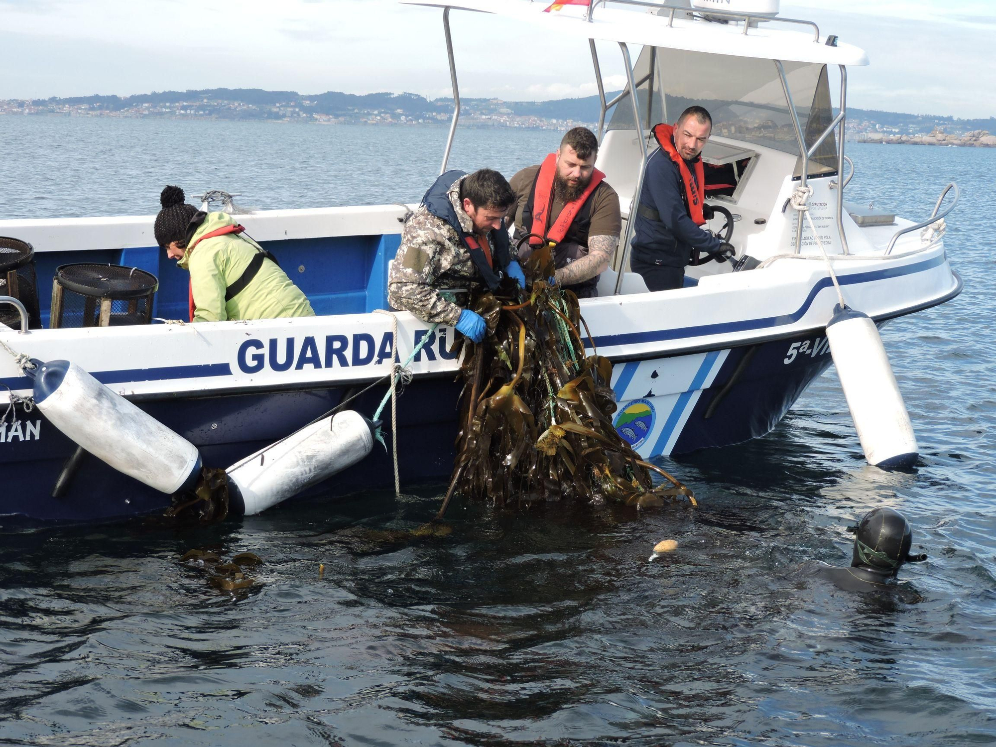 Así se lucha contra la basura marina en Areoso