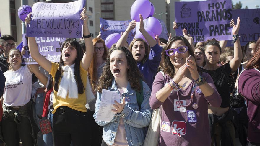 Las estudiantes invaden las calles y vacían institutos y facultades de la UJI