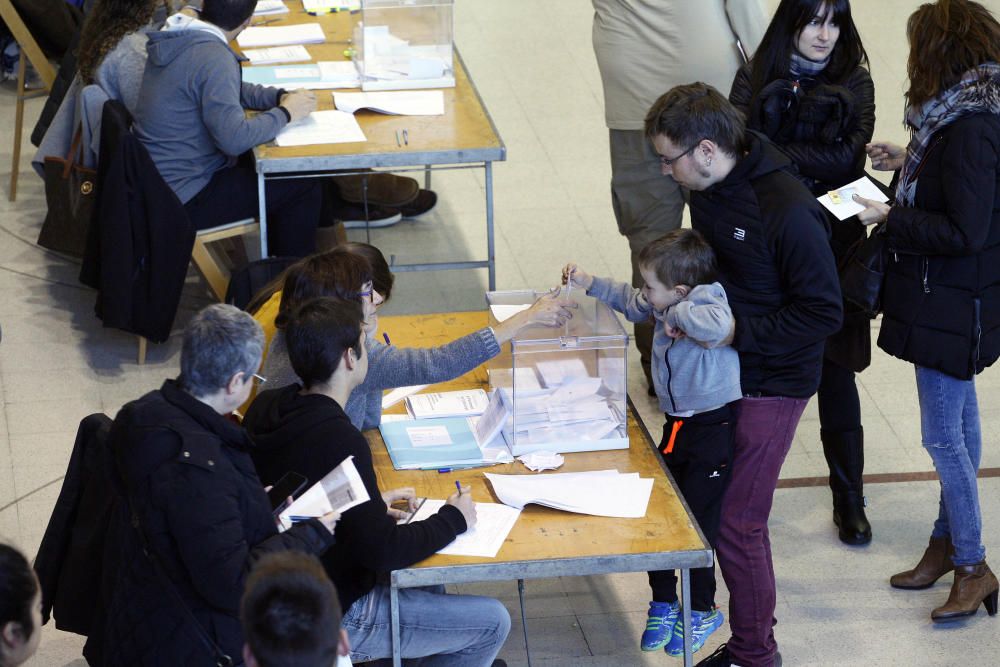 Votacions al col·legi Verd i al pavelló de Palau