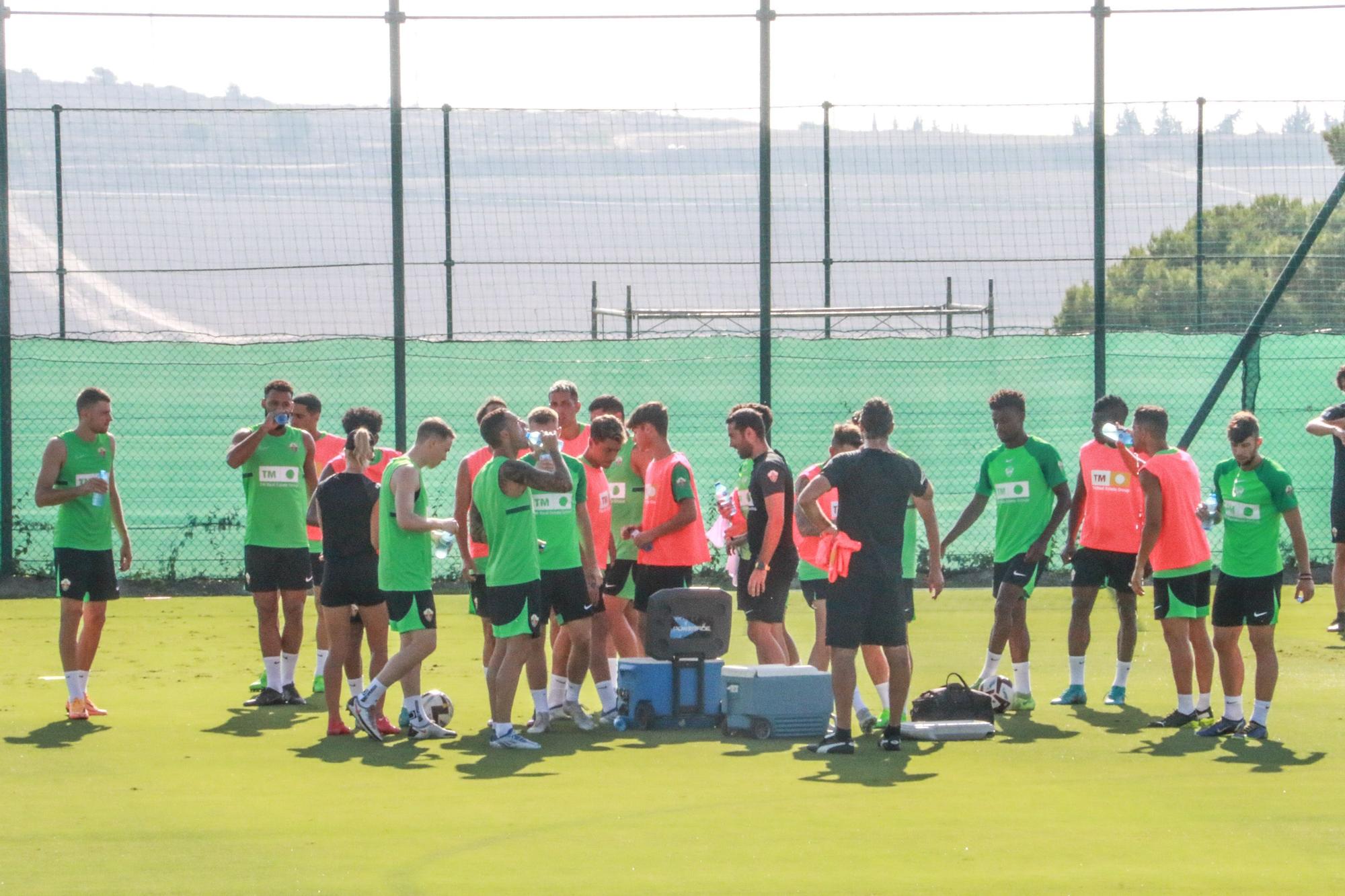 Entrenamiento del Elche CF en La Finca Golf Resort en Algorfa