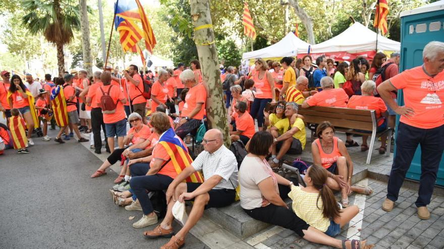 Manresans i bagencs practiquen el silenci abans dels crits eixordadors