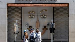 El lujo europeo depende en un 20% de los consumidores norteamericanos. En la imagen, una tienda de Louis Vuitton en Londres. 