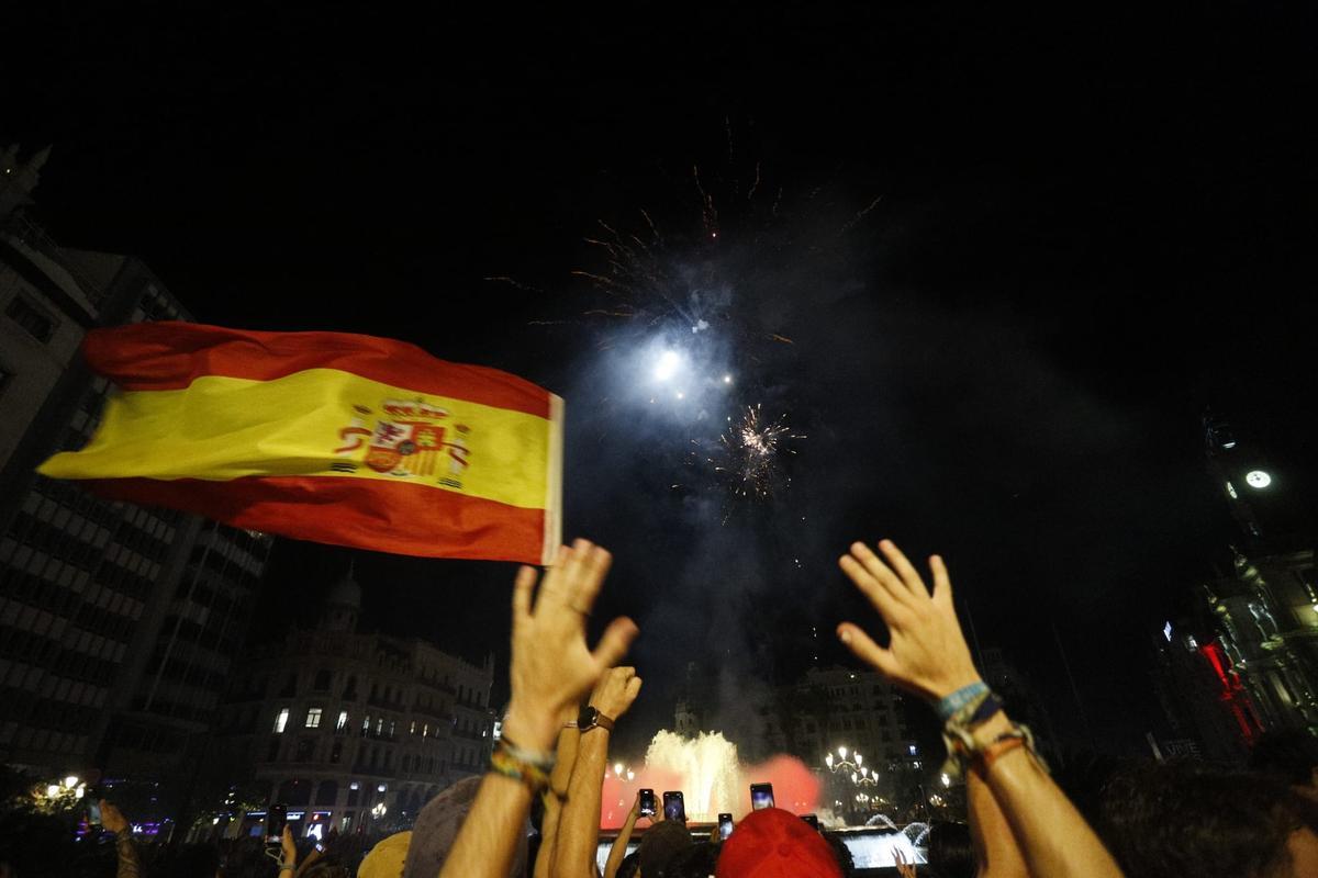 Euforia en València por el triunfo de la Roja Euforia en València por el triunfo de la Roja