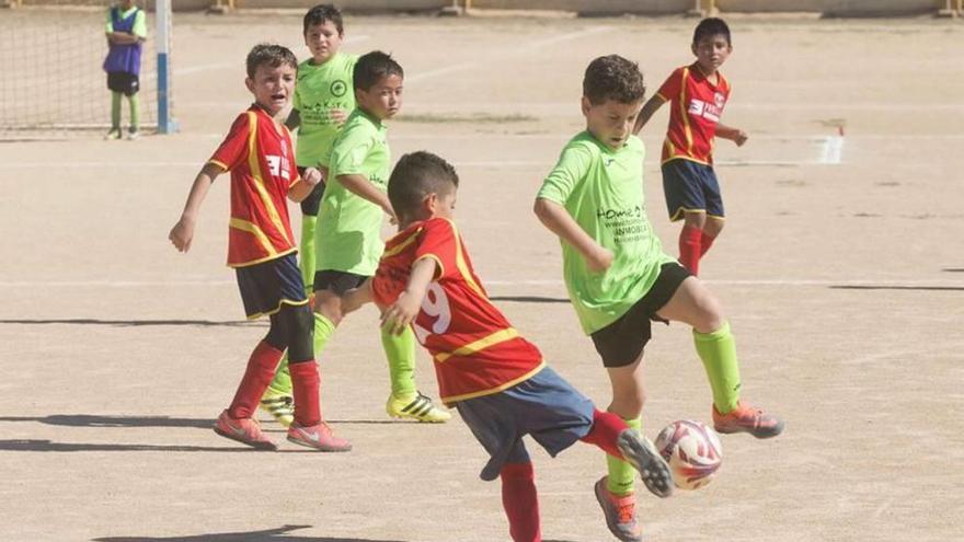 Imagen de un encuentro de fútbol base.