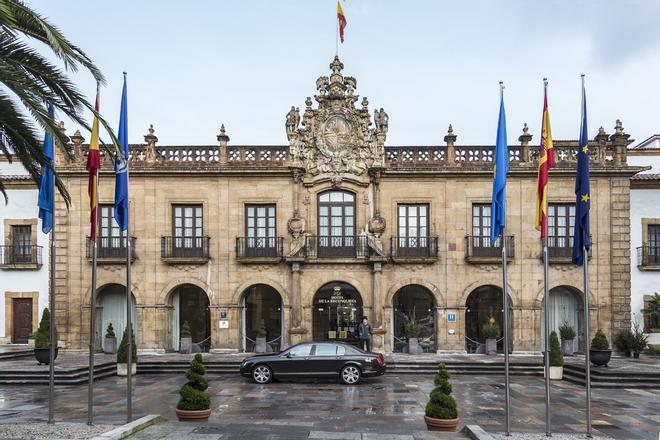 Fachada del Hotel de la Reconquista de Oviedo