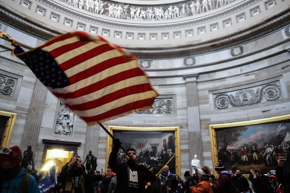 Una torba de seguidors de Trump assalta el Capitol