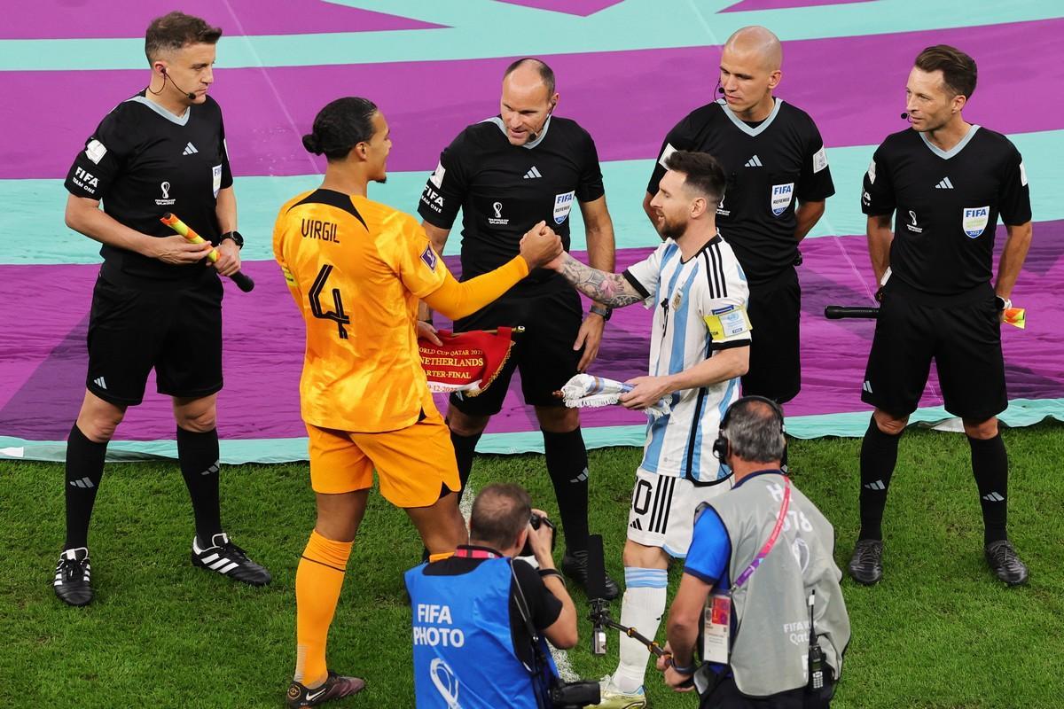 Así fue el show de Mateu Lahoz: amarillas por doquier y charlas interminables