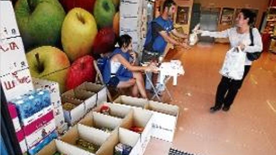 La primera tarda de recapte al supermercat Bon Preu de Platja d&#039;Aro.