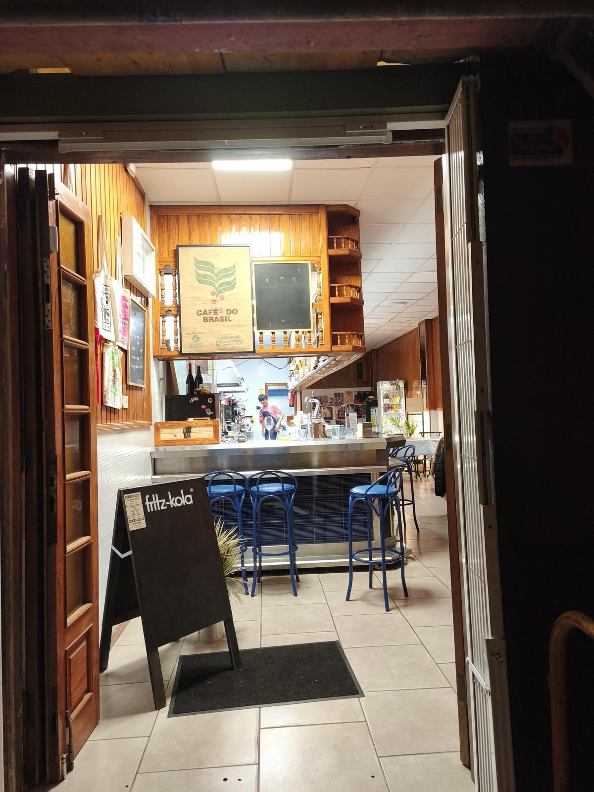 Entrada al bar de Humberto.